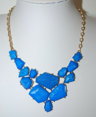 WONDERFUL BOLD COUTURE GOLD TONED METAL BRIGHT BLUE ACRYLIC PIECES BIB NECKLACE