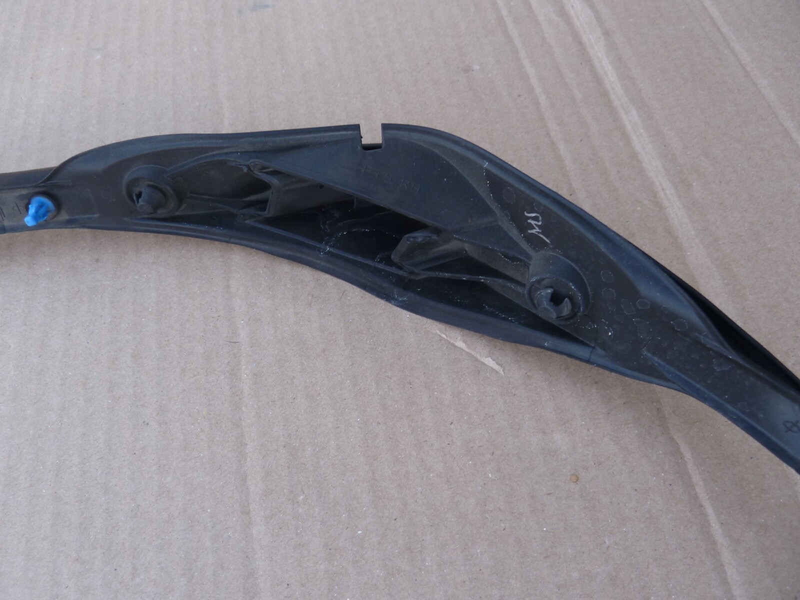LAMBORGHINI HURACAN PASSENGERS DOOR RIGHT WEATHERSTRIP SEAL INNER GLASS SCRAPER