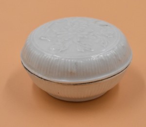 Porcelain box with cover flower Vung Tau cargo China late 17th kangxi /3