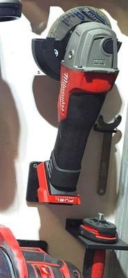 Milwaukee M18 Schleifmaschine Standmontage - sichere & platzsparende Werkzeugaufbewahrung