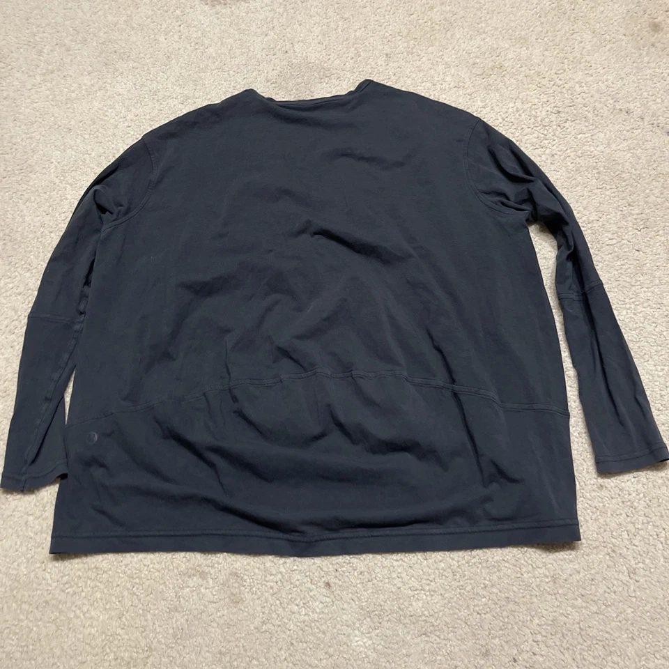 Camisa Top Lululemon Back In Action Talla 8 Relajada Cuello en V Manga Larga Negra Foto 4 de 4