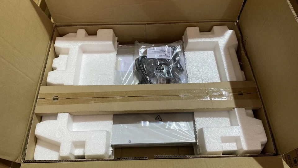 APC SMT1500RMI1U Smart-Ups 1500Va UPS - New in box - New cells - 12M RTB - Image 4 of 4