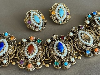 Unsigned Designer Vintage SET Bracelet Earring Victorian Revival Glass 030
