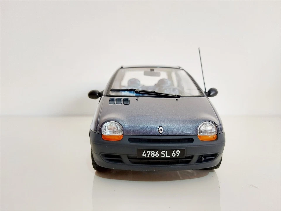 Renault Twingo del 1995 - 1/18 Norev art. 185298 - Immagine 2 di 4