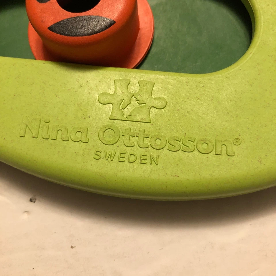 Rompecabezas Nina Ottosson Hide N' Slide Leaf LadyBug Treat enriquecimiento perro cachorro Foto 3 de 4