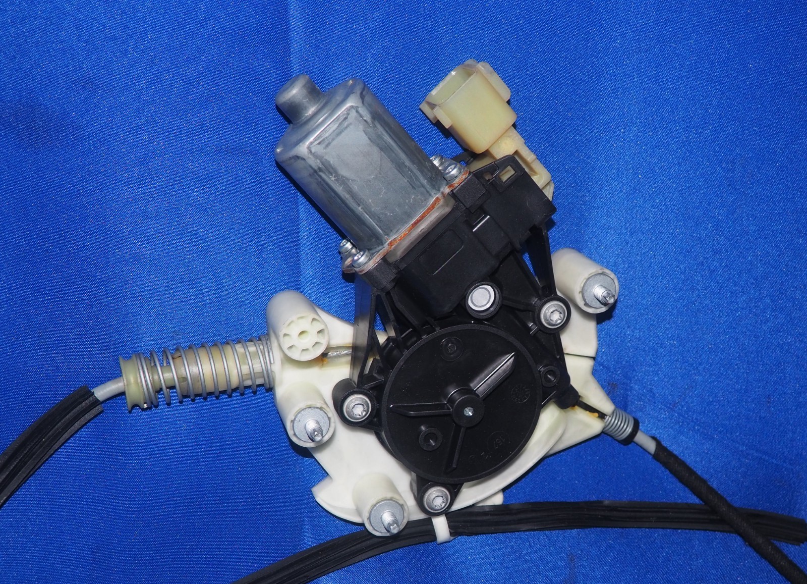 2014-2023 Maserati Ghibli Quattroporte Front Right Door Window Regulator Motor