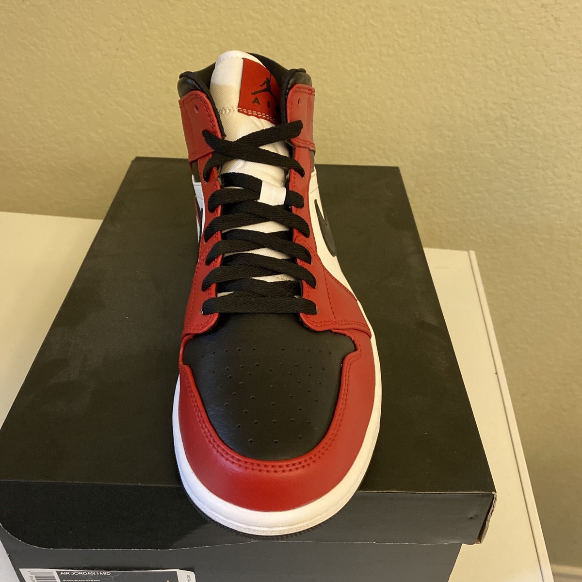 Air Jordan 1 Mid Chicago Black Toe 2020 554724-069 Size 10 Men