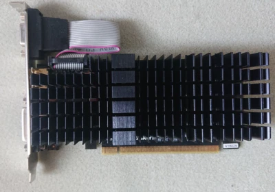 GIGABYTE GeForce GT 710 passiv (GV-N710SL-1GL), VGA, DVI, HDMI - Bild 1 von 3