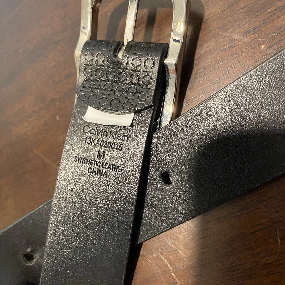 "Cinturón de cuero de vestir con logotipo de firma de CK Calvin Klein para hombre talla M 40"" con hebilla" Foto 4 de 4