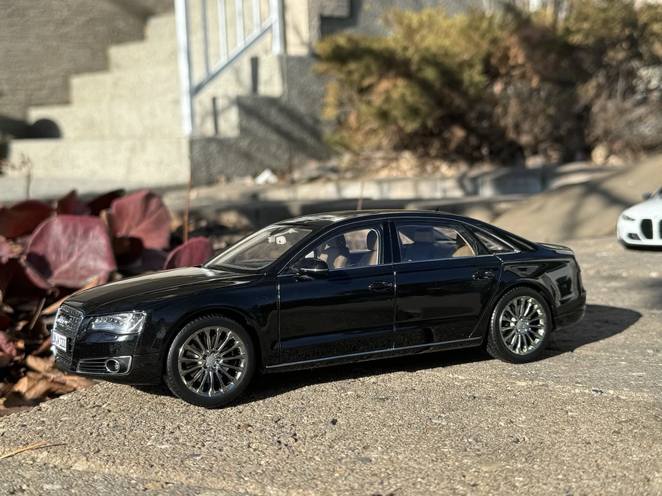 1/18 Audi D4 A8 L W12 Smarag Black Kyosho READ - Image 3 of 4