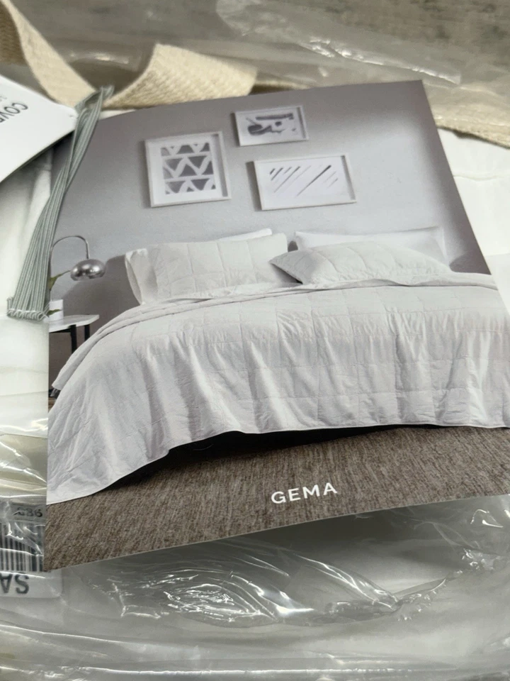 Croscill Gema White Queen Coverlet Set 3pc New - Image 4 of 4