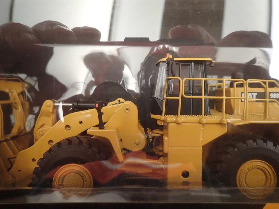 Tonkin Replicas TR10011 1:50 Cat 988K with Millyard Arrangement Untouched - Image 3 of 4