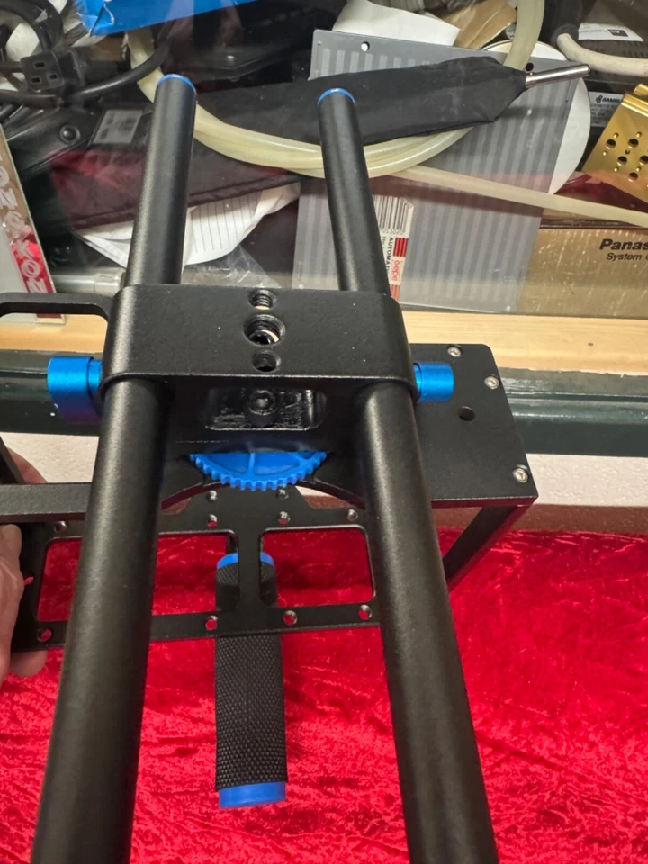 NEEWER Aluminum Alloy Camera Cage,Filmmaking Rig with Top Handle for Sony - Image 4 of 4