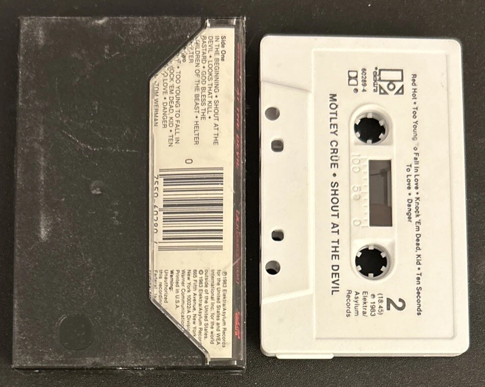 Mötley Crüe Cassette Tape Shout At The Devil Helter Skelter (Elektra 1983 Used) Foto 2 de 4