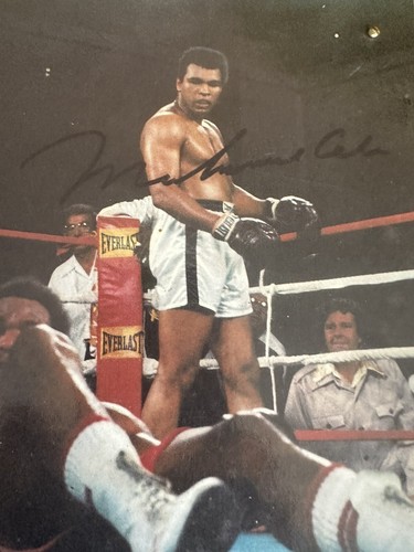 MUHAMMAD ALI Autograph 9x 8 Boxing Photo Signed Full Signature - Picture 6 of 7