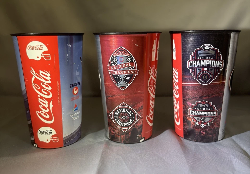 Tazas reutilizables estilo estadio coleccionables UGA 32 oz (3) de Churchill Container Foto 2 de 3