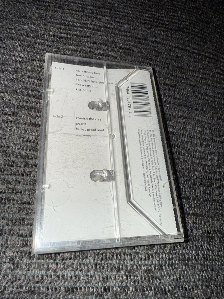 Sade Love Deluxe Cassette Tape 1992 Sony Music Epic Soul Pop Jazz VG+ — 第 2/4 张图片
