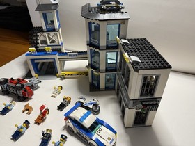 LEGO City: Police Station (60141) Used Incomplete