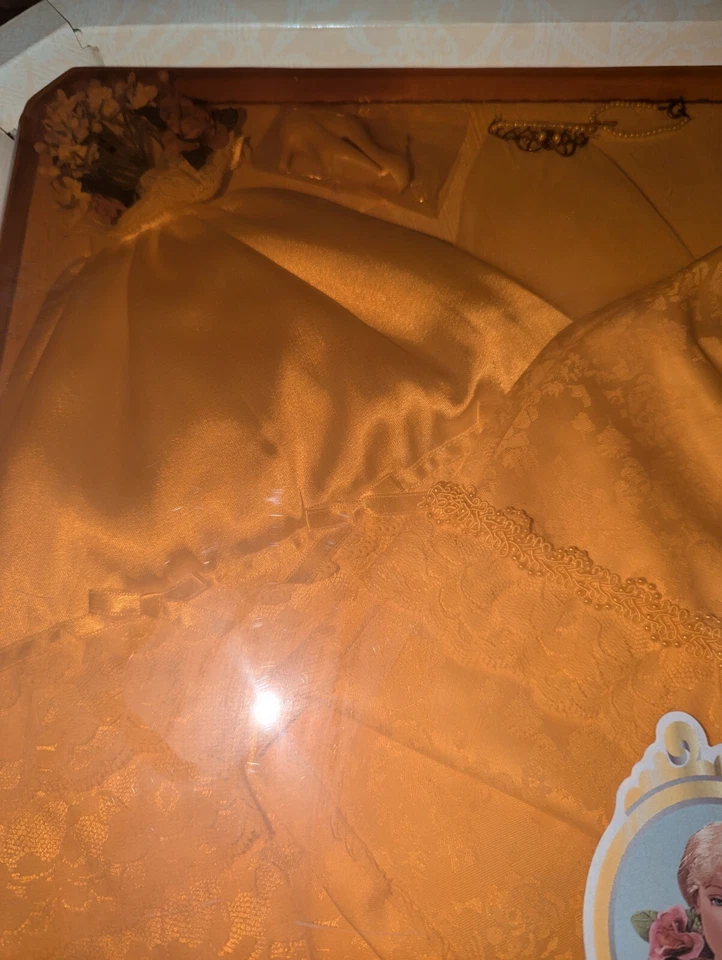 Muñeca Vinilo Robert Tonner JULIA Romance 3 TRAJES + Conjunto Boda Nuevo en Caja Foto 3 de 4