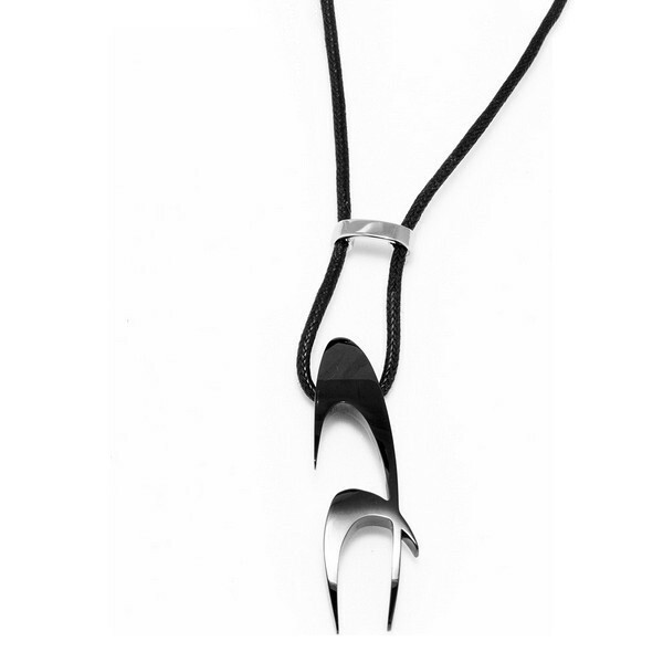 Pendentif design mixte argenté idéal pour sublimer vos tenues quotidiennes