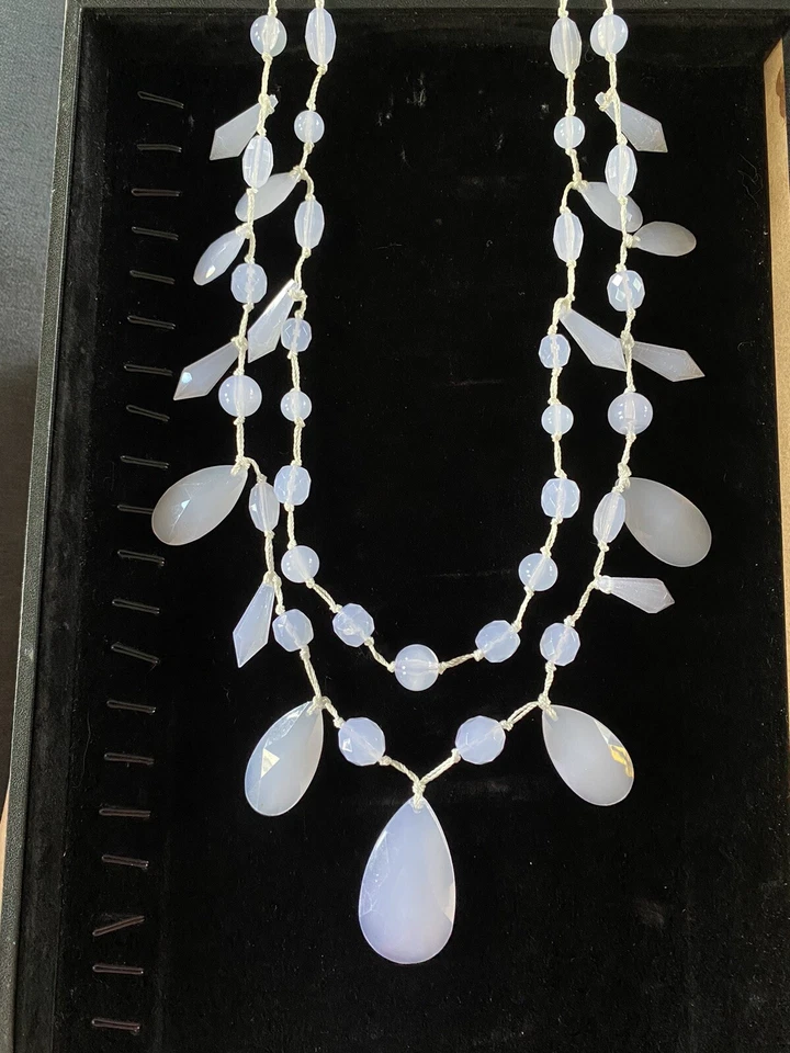 Collar Joan Rivers Colección Clásica Piedras Blancas Esmeriladas Cierre de Cadena Dorado Foto 4 de 4