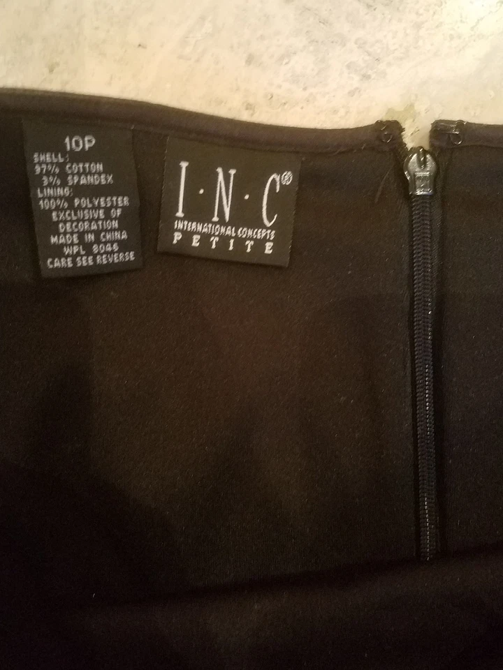 Falda bordada INC. Talla 10P. Cuarto cremallera trasera. Ranura lateral. Foto 4 de 4