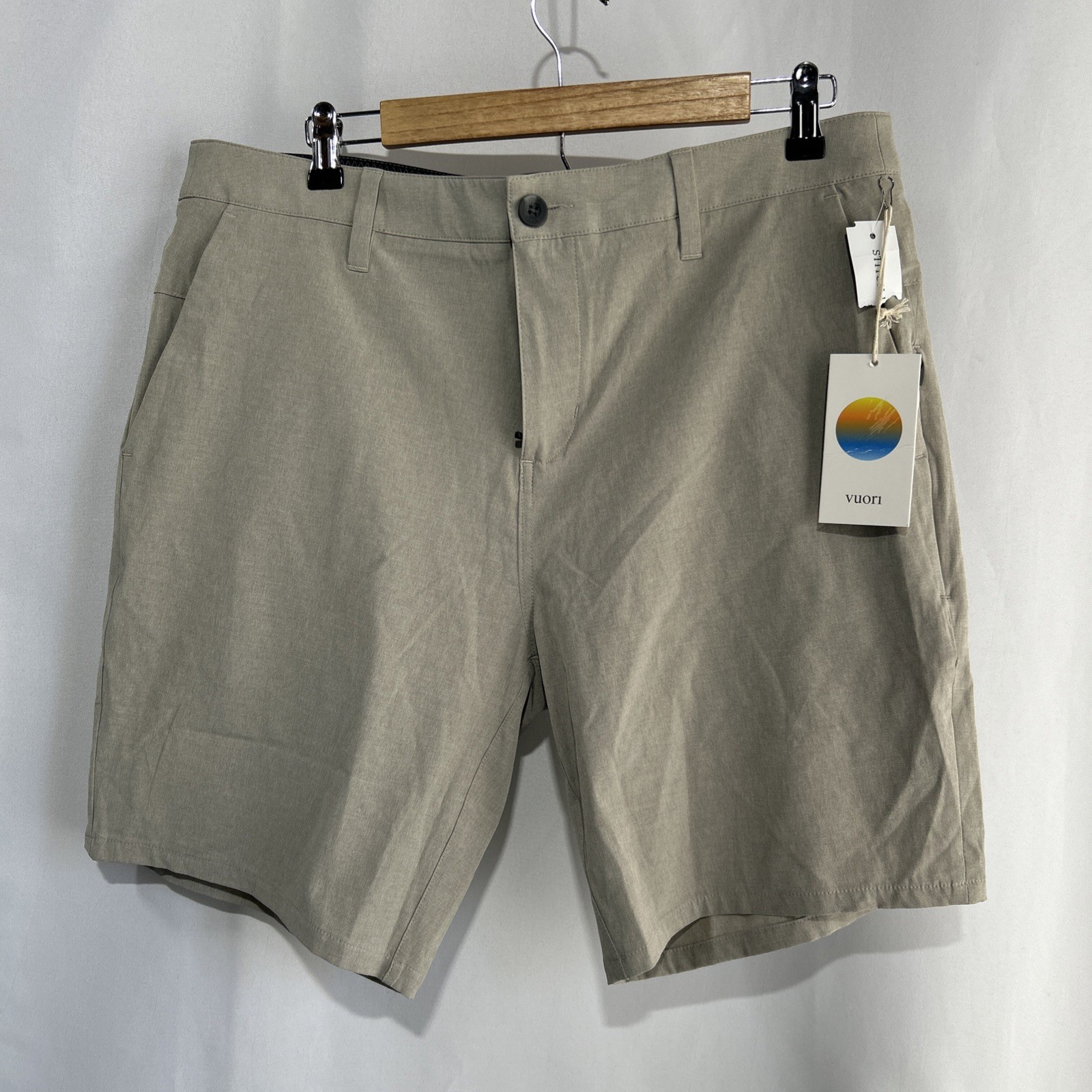 Vuori Aim Short Khaki Men’s Sz 34 V368 NWT