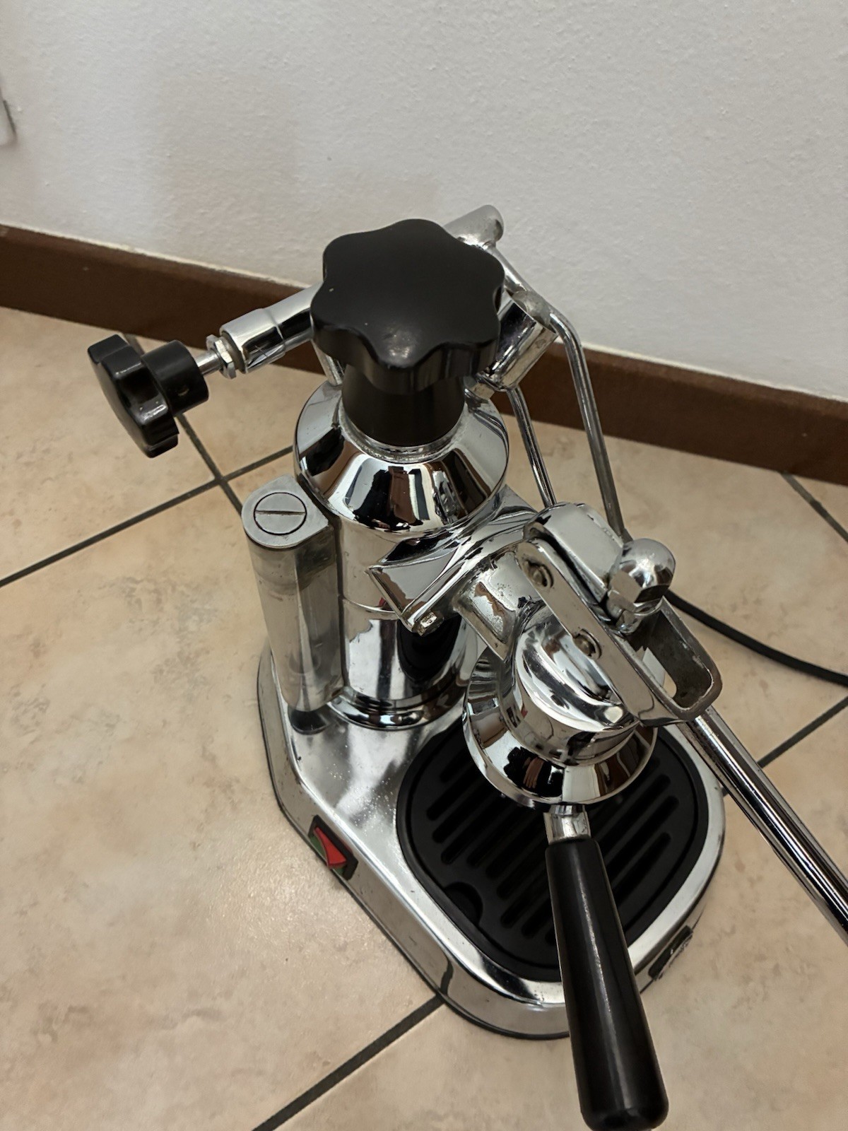 Peacocks Europiccola Silver Coffee Machine