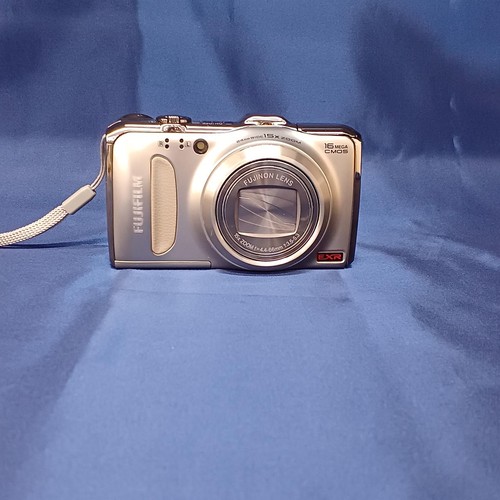 Fujifilm FinePix F550EXR 16MP 15x Optical Zoom Digital Camera with Full HD Video