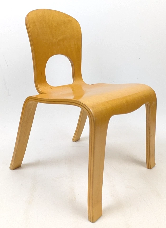 Silla de madera contrachapada curvada para niños MCM Community Playthings J710-1 ÚNICA de colección Foto 3 de 4