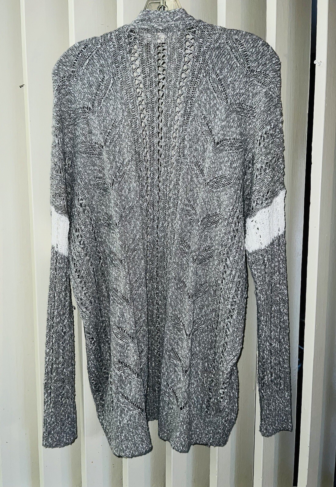 Cardigan Women’s Size Large Grey & White Hollister California-image