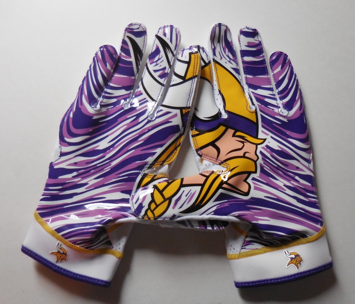 Nike NFL Superbad 4.5 American Football Gloves Minnesota Vikings