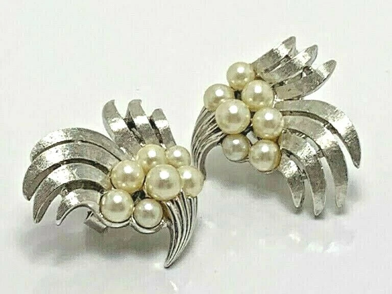 Crown Trifari Vintage Silver Pearl Clip on Earrings 1950s