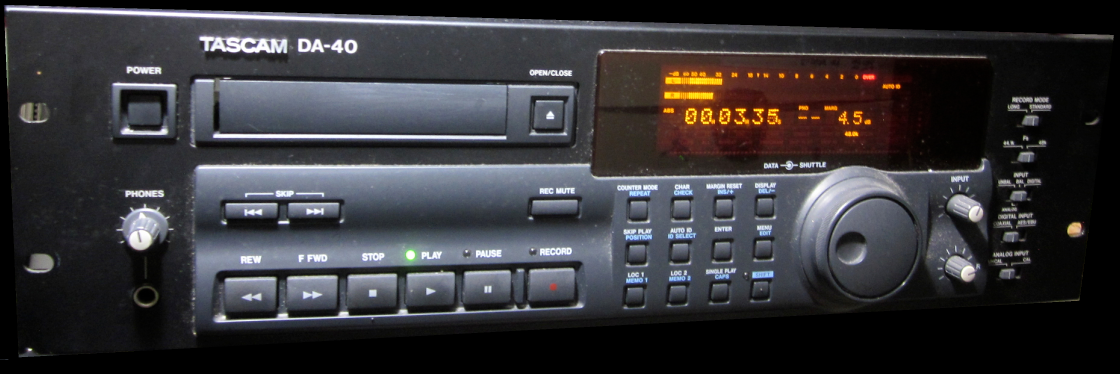 Tascam DA-40 Professional Digital DAT Recorder 220hrs fully Tascam DA-40 Professional Digital DAT Recorder 220hrs fully