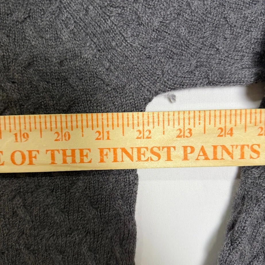 Suéter de lana merino italiano tejido con cable gris Lord & Taylor Metropolitan para hombre Foto 4 de 4