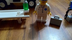 LEGO CITY: Ambulance (7890)