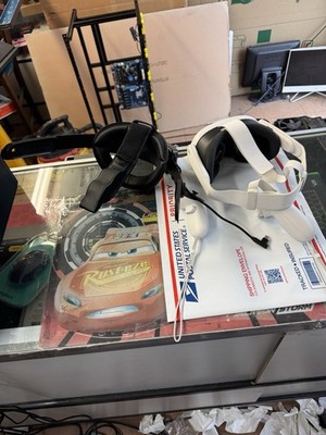 Meta Quest 3 128GB VR Headset w/ Extended Battery Strap & Controllers Good