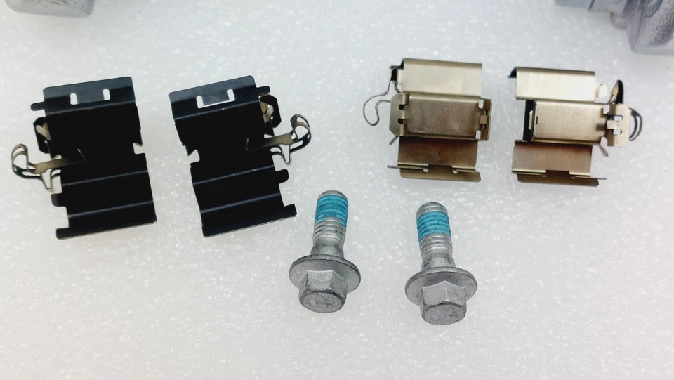 Soporte de pinza de freno de disco trasero derecho Ford Explorer 2020-2025 nuevo OEM L1MZ2B511A Foto 4 de 4