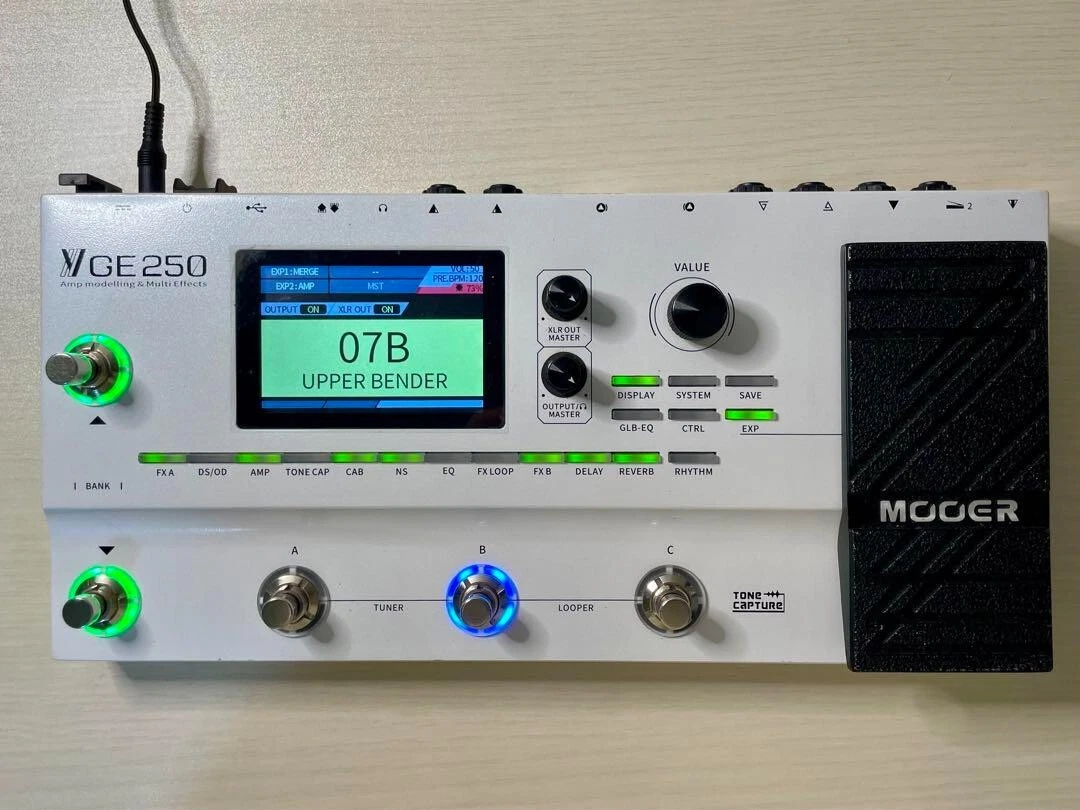 MOOER GE250 Multi-Effects Pedal Tested Used w/ Power supply From