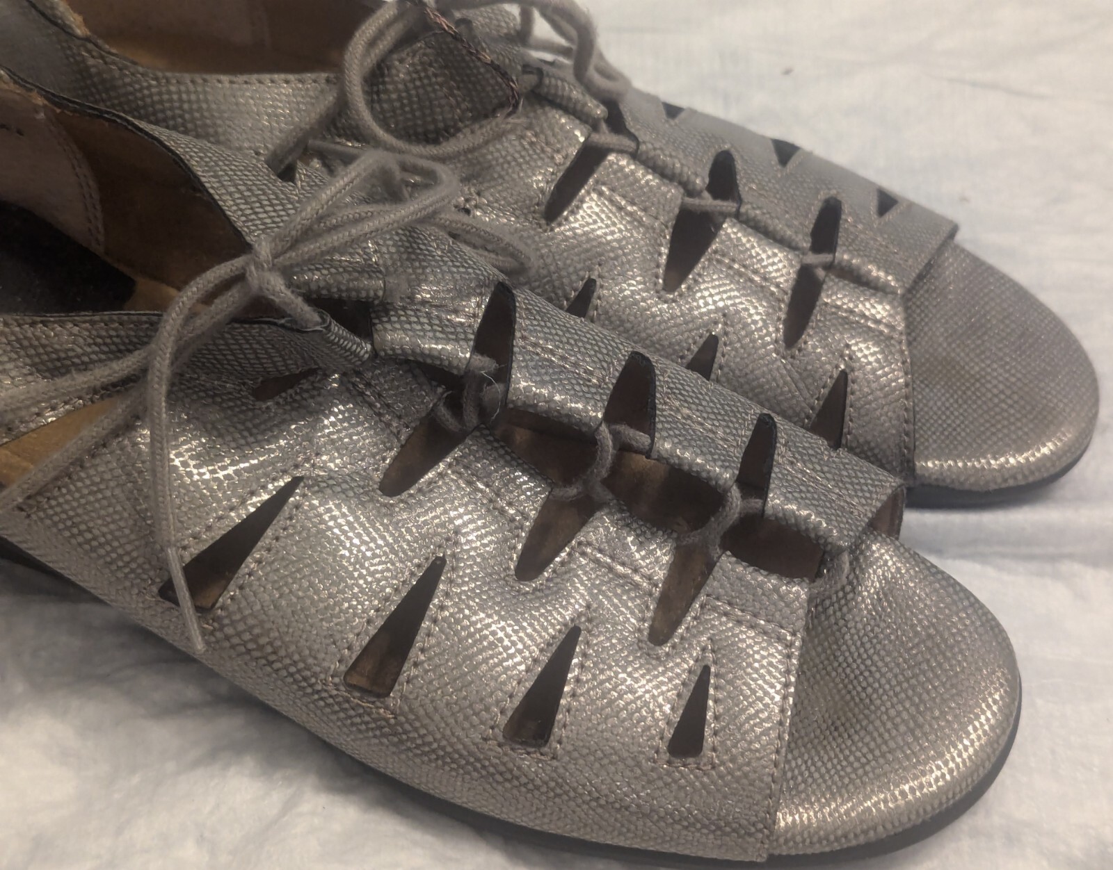 Array Beverly Silver Leather Snakeprint Peep Toe … - image 2