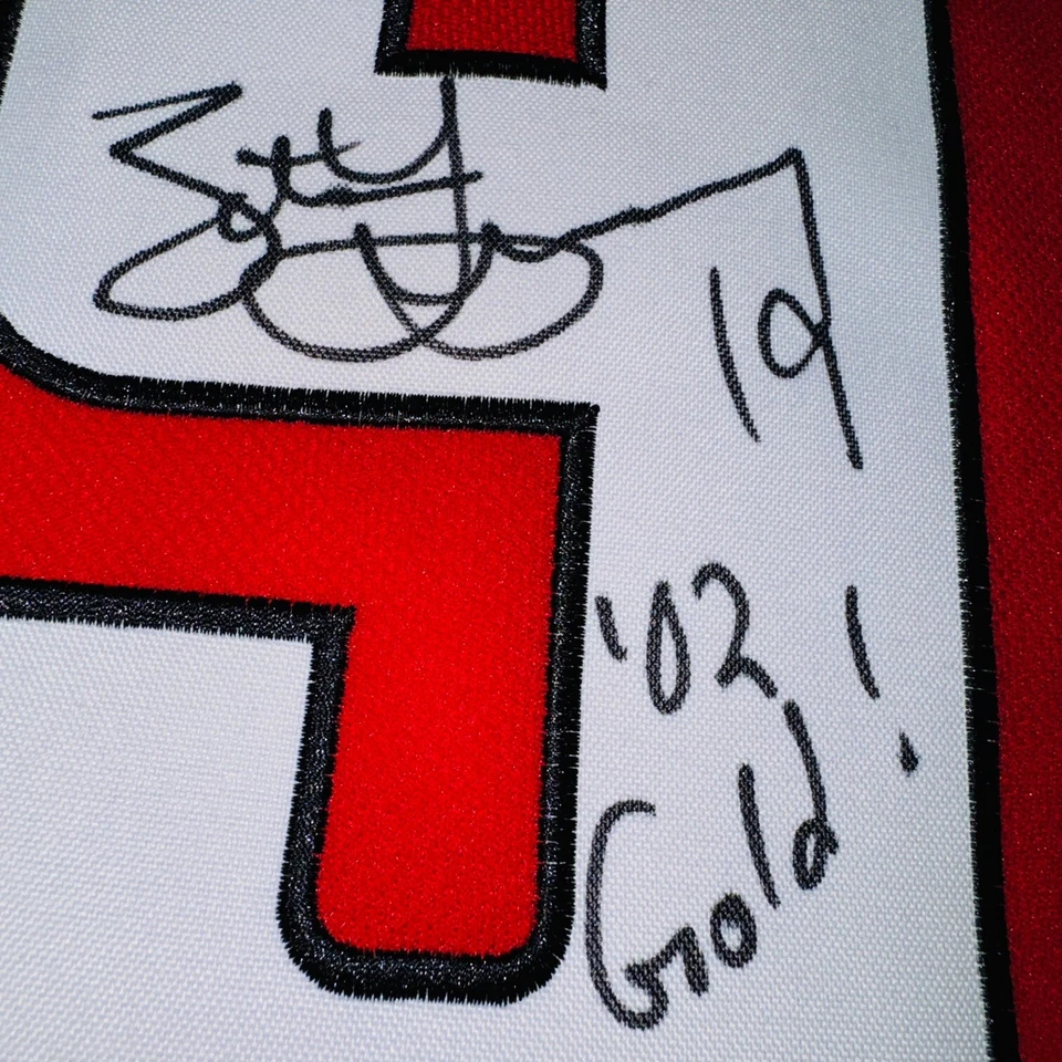 STEVE YZERMAN TEAM CANADA SIGNED / AUTOGRAPHED JERSEY JSA COA RED WINGS NICE!! - Image 3 of 4