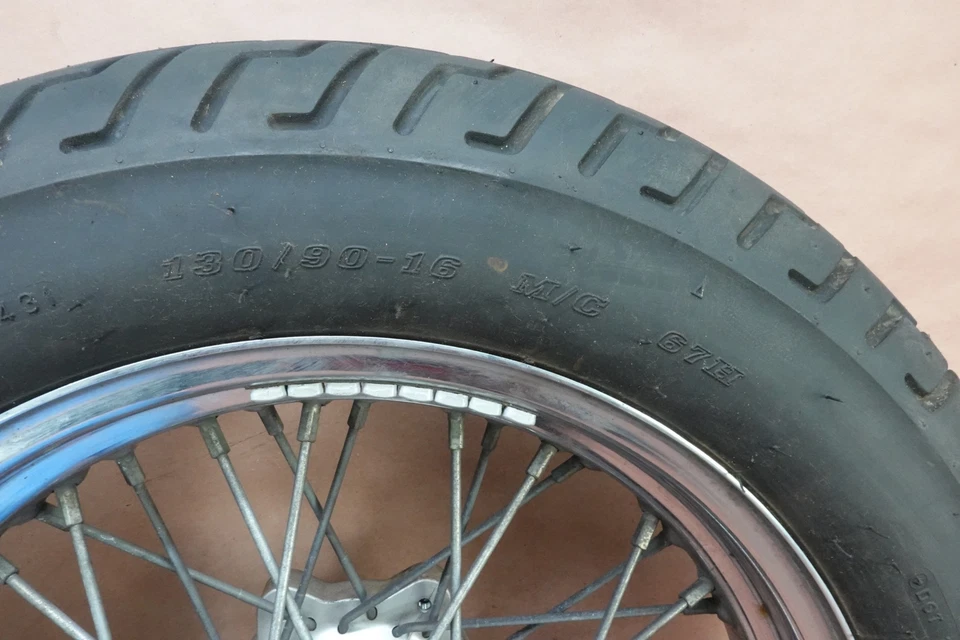 Llanta delantera Dunlop 130/90-16 Suzuki Boulevard C50 VL800 2005-2009 Foto 3 de 4