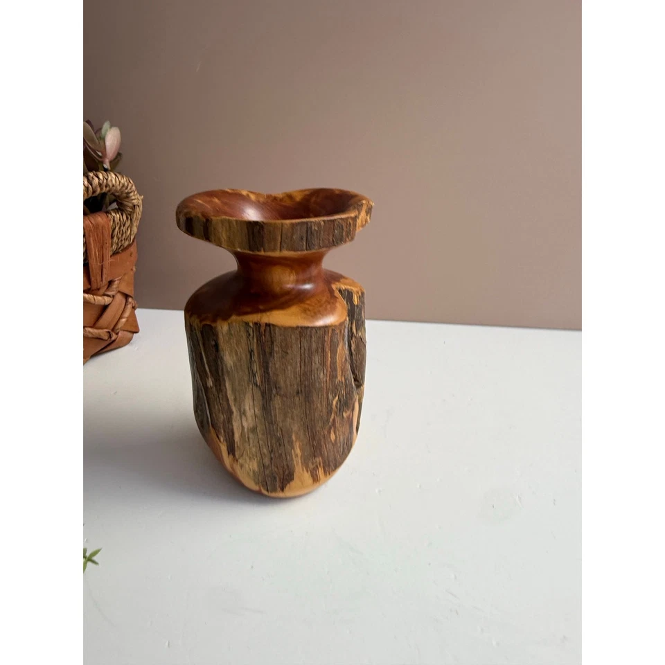 Винтажная резная деревянная ваза ручной работы 8 дюймов с подписью | Деревянная ваза-горшок с бутонами ремесленника - Изображение 2 из 4