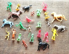 Vintage 25pc Cowboys, Indians, Horses Molded Plastic 2.25" To 3.25" Toy Figures