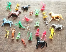 Vintage 25pc Cowboys, Indians, Horses Molded Plastic 2.25" To 3.25" Toy Figures 
