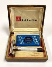 Vintage Gilette Razor in Case w/ Blades, Case 4 x 3.25 Inches