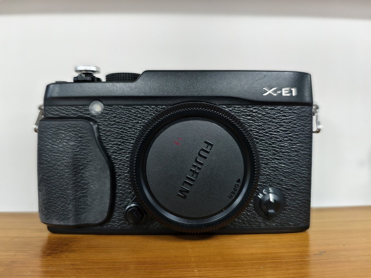 Near MINT-] Fujifilm X-E1 16.3 MP X Series Digital SRL Camera