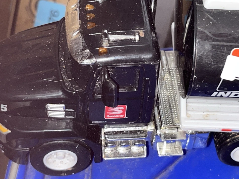 Camión cisterna First Gear Speedway Holiday 2019 Mack Anthem luces sonidos Foto 2 de 4