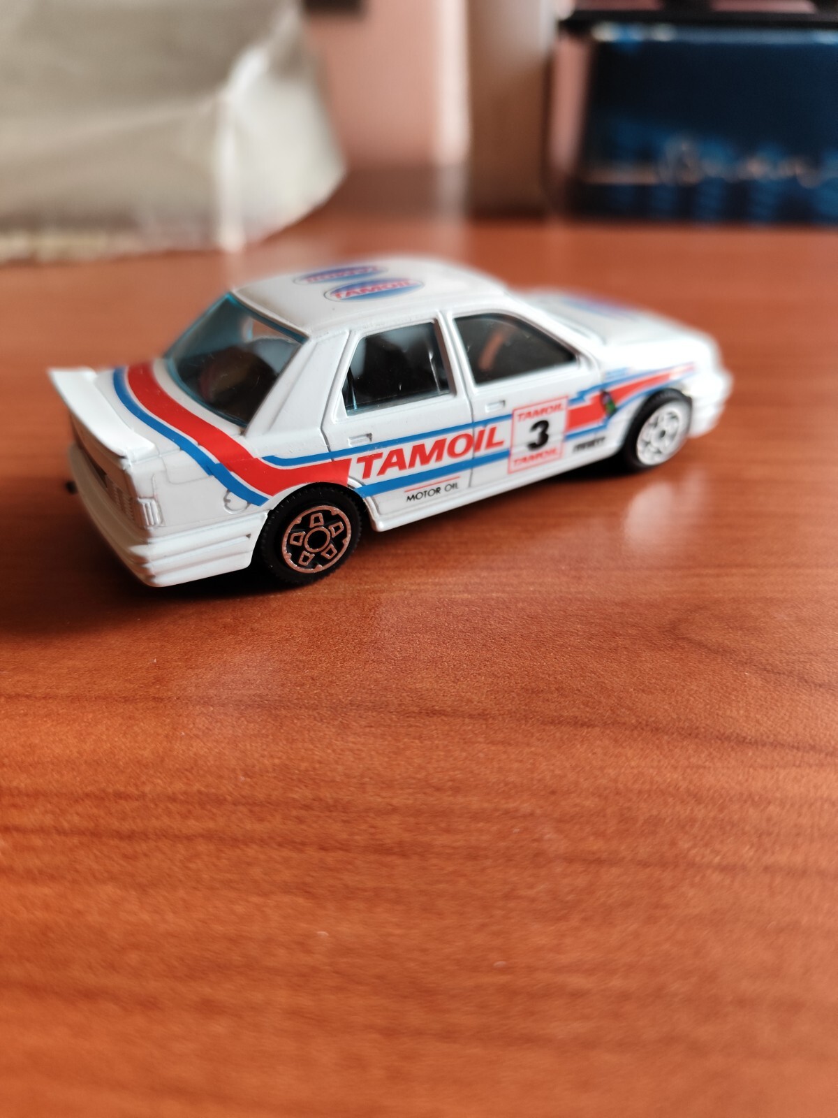 Foto 5 di 24