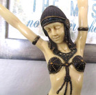 VINTAGE RESIN FIGURE OF 1920's FLAPPER WOMAN BY LUXOR LAS VEGAS GIFT COLLECTION — photo 3